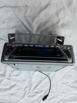 Autorádia Sony a JVC - 2