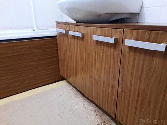 Koupelnová skříňka s umyvadlem (bez baterie) - 2