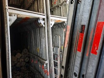 Lešení orig Layher blitz 73cca 100m2 - prodám - 2