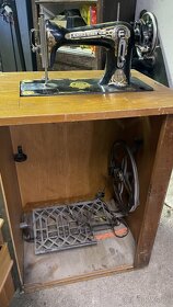 starý šicí stroj Minerva Bobbin - 2