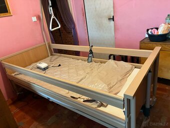 Polohovací postel , chodítko - 2