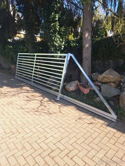 Samonosná posuvná brána - 2