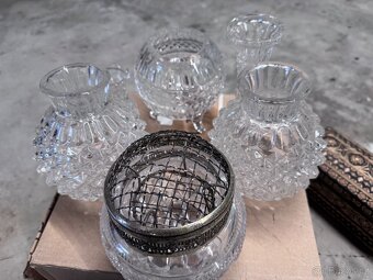 Broušené sklo, dřevěné krabičky - 2