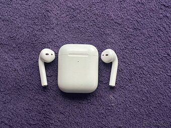 Apple AirPods 2.gen - původní balení, dobrý stav - 2
