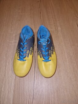 Kopačky Umbro velikost 32 - 2