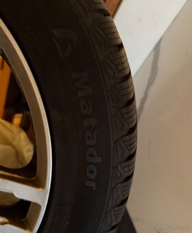 Prodám sadu 4 zimních pneumatik Matador 215/55 R17 XL vč ALU - 2