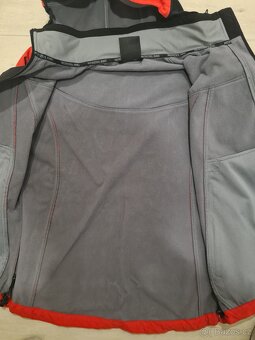 Červeno černá softshellova bunda Nordblanc vel 42, nosena a - 2