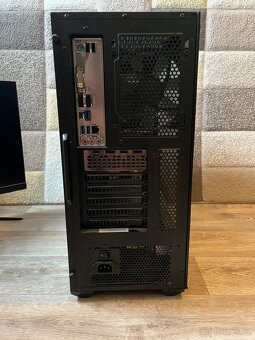 herní PC, monitor, klávesnice - 2
