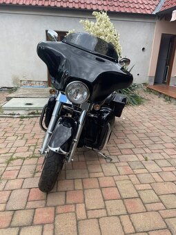 HARLEY-DAVIDSON FLHX Street glid - 2