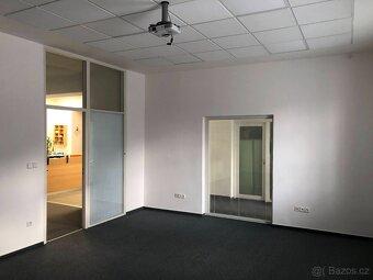 Skleněné fixní okno s meziokenní žaluzií Likos - 2