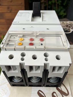 Jistič schrack MC3 630 A - 2