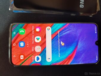 Samsung Galaxy A40 4GB/64GB - top stav, plně funkční - 2