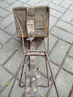 stará vojenská skládací stolička - WW2 - 2