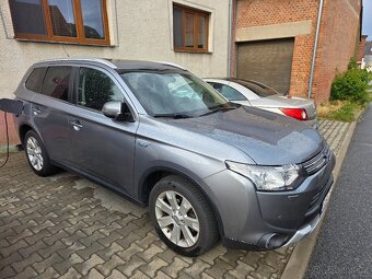Mitsubishi Outlander PHEV - 2