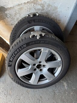 Alu kola plus zánovní pneu R17 5x112 - 2