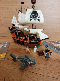 LEGO Creator 3v1 31109 Pirátská loď - 2