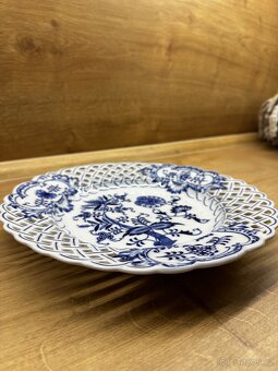 Talíř prolamovaný 27 cm, Cibulák, originální z Dubí - 2