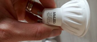 Bodové bílé kovové světla - 2