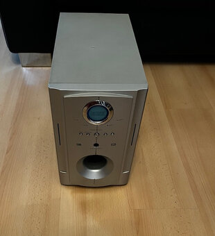 Prázdný case subwooferu - 2