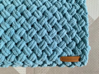 Dětská nepadací puffy deka na sportovní kočárek světle modrá - 2