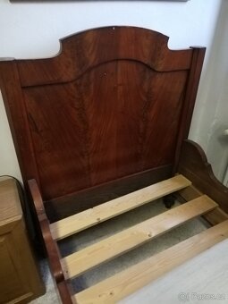 Dřevěná postel - 2
