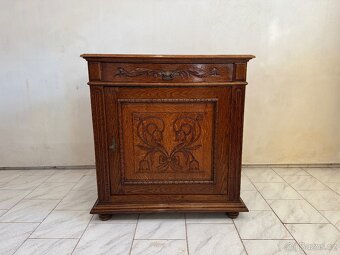 Starožitná rustikální skříň - 2