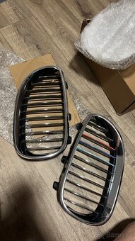 Prodám nové mřížky chladiče na BMW E60. - 2