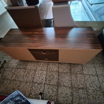 Stolek pod televizi - 2