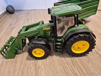Bruder - velký traktor s vlečkou - 2