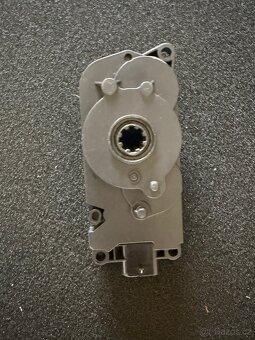 Servomotor ovládání klapek - 2