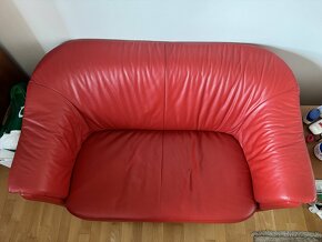 červený gauč - 2