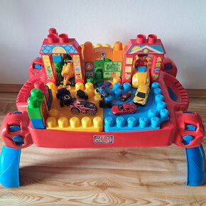 Mega Bloks - Skládací hrací stůl s kostkami - 2