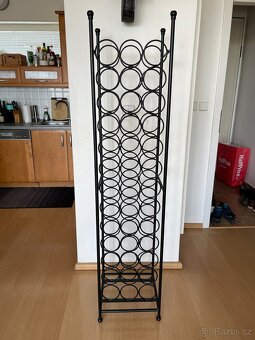 Designový stojan na víno - 2