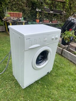 Pračka Indesit - 2