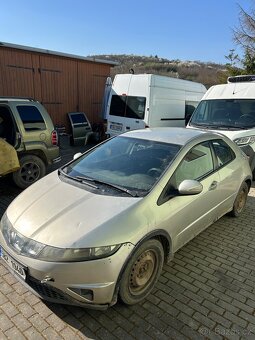 Honda civik 2.2 103kw - 2