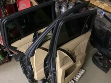 Prodám dveře nastrojený v dobrém stavu BMw E61 - 2