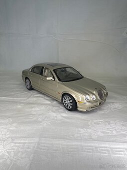 Jaguar S-Type 1:18 – detailní kovový model pro sběratele - 2