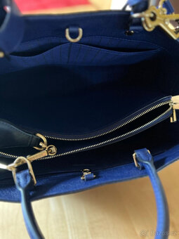 Louis Vuitton dámská taška Montaigne GM empreinte modrá - 2