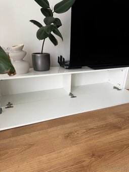 Tv stolek závěsný - 2