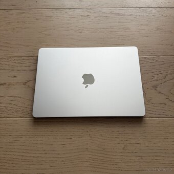 NOVÝ APPLE MACBOOK AIR 13” M3/8GB RAM/256GB,BATERIE 100% - 2
