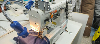 Průmyslový coverlock Siruba F007K - 2