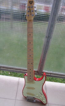 Travelcaster Deluxe Red Stratocaster - 2