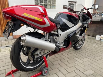 Suzuki GSX-R 750 SRAD - 2