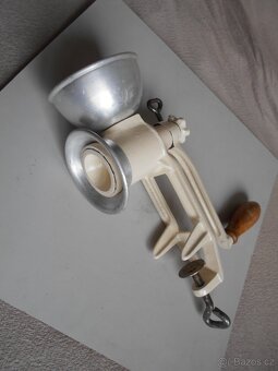 Starý mlýnek na mák. - 2