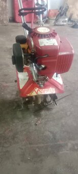 Malý šikovný kultivátor. - 2