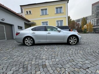 LEXUS LS600H - 2