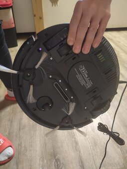 ROBOTICKÝ VYSAVAČ SYMBOD30OwW - 2