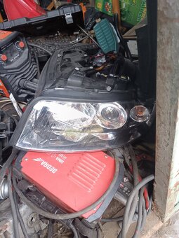 Přední světlomety Audi A4 B6 - 2