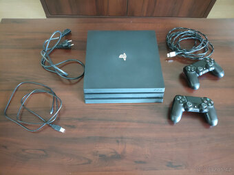 Prodám Playstation 4 Pro 1 TB + 2 ovladače - 2
