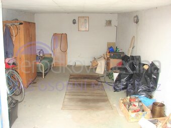 Pronájem prostorné řadové garáže 24 m2 s montážní jámou a el - 2